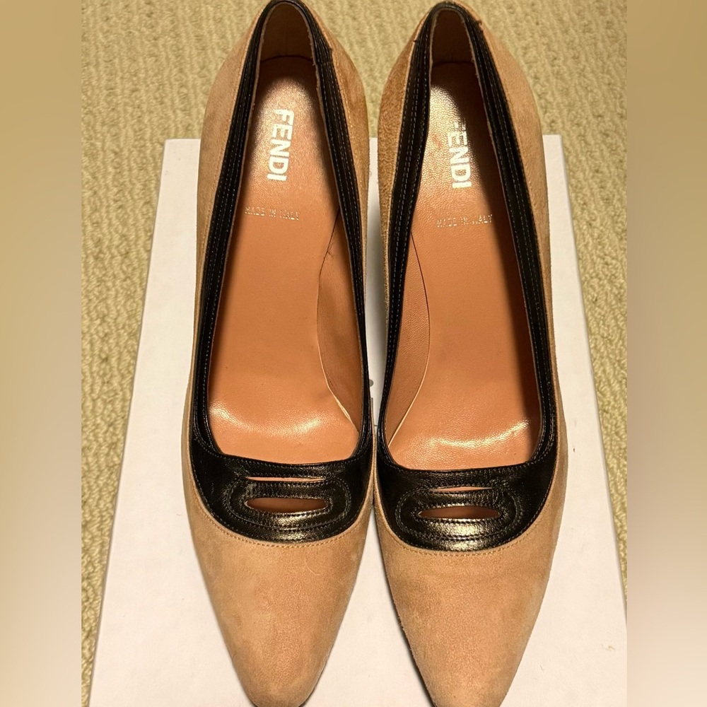 Fendi Vintage Suede Pointed Toe Pumps sz 8.5 (38.5)